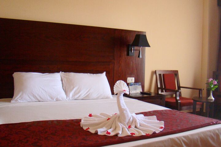 Room 6 of 13