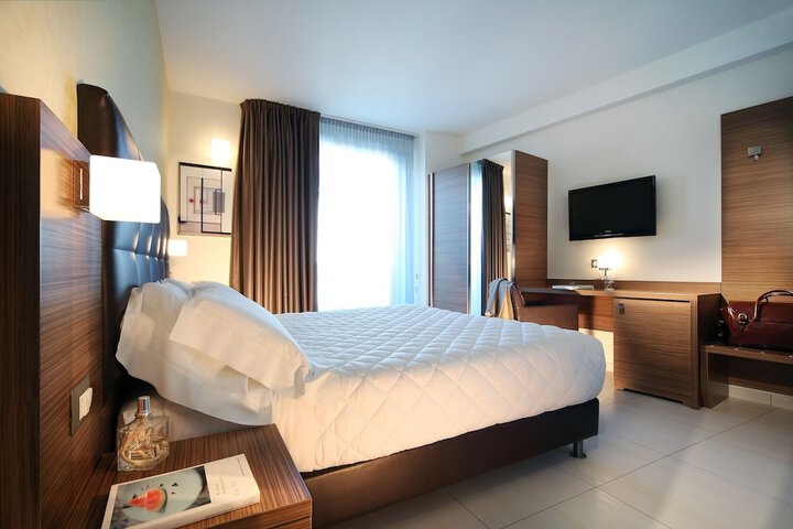 Room 4 of 48