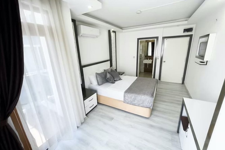 Room 12 of 27