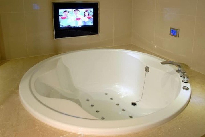 Hot Tub 87 of 107