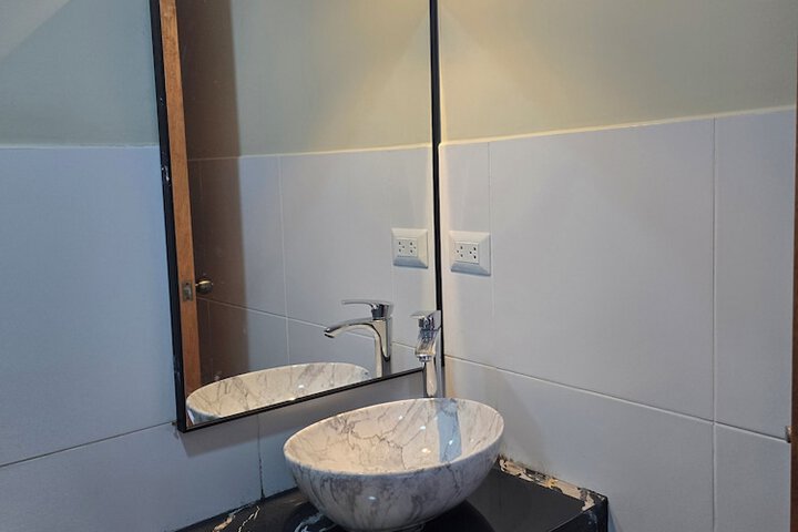 Room 44 of 100