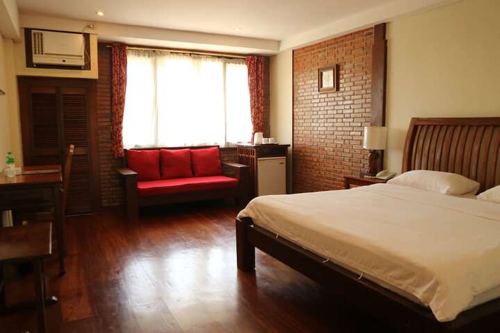 Room 8 of 72