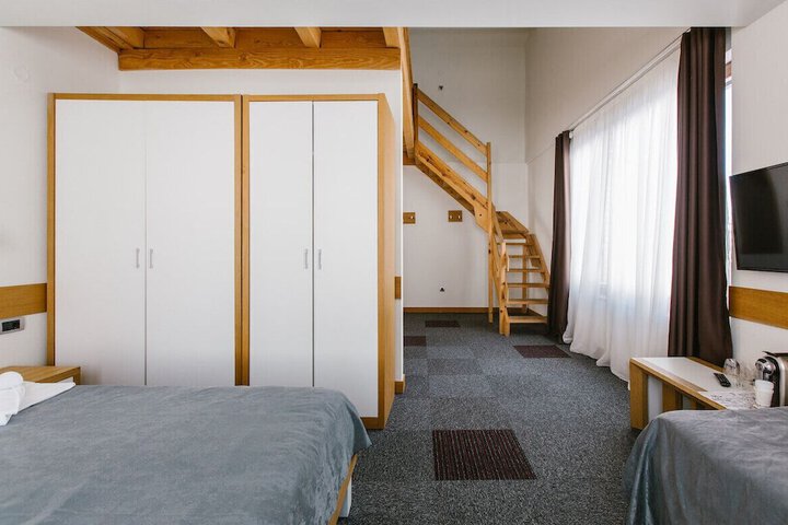 Room 34 of 62