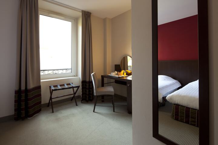 Room 17 of 40