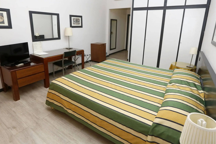 Room 7 of 27