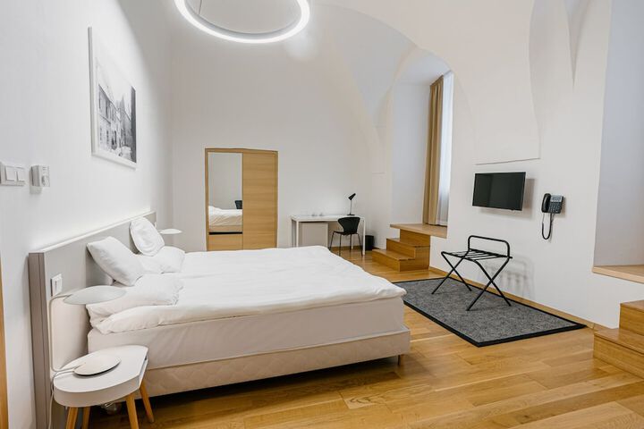 Room 6 of 39