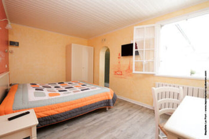 Room 17 of 28