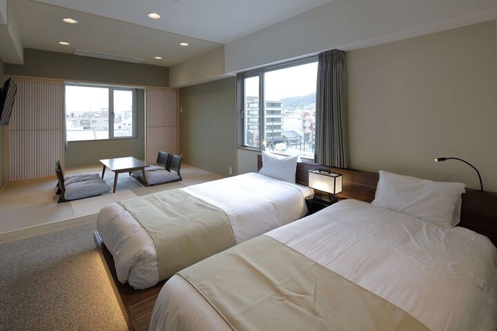 Room 8 of 16