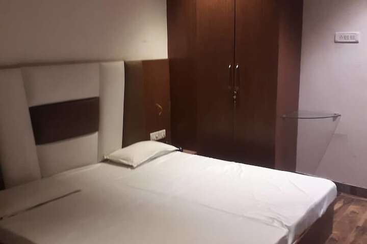 Room 2 of 6