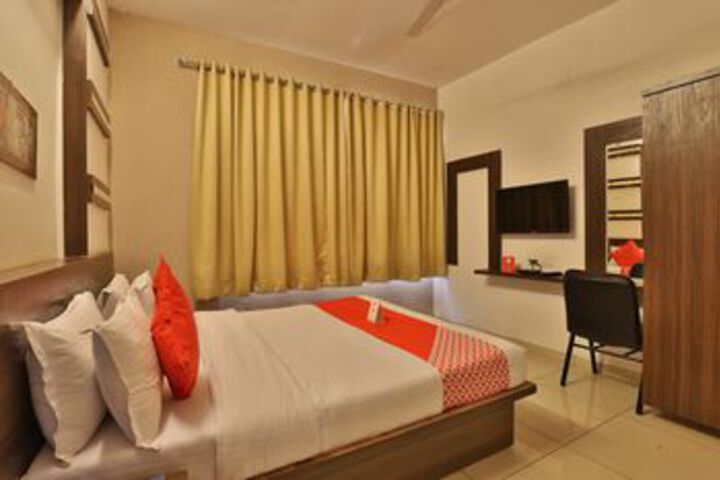 Room 8 of 25