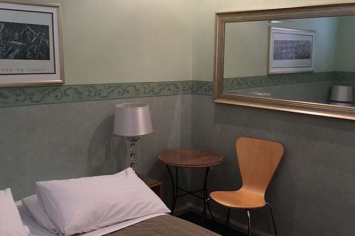 Room 9 of 60