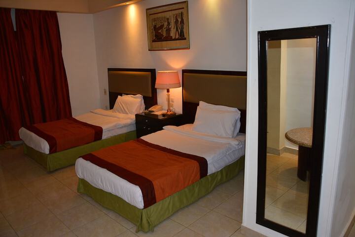 Room 8 of 42
