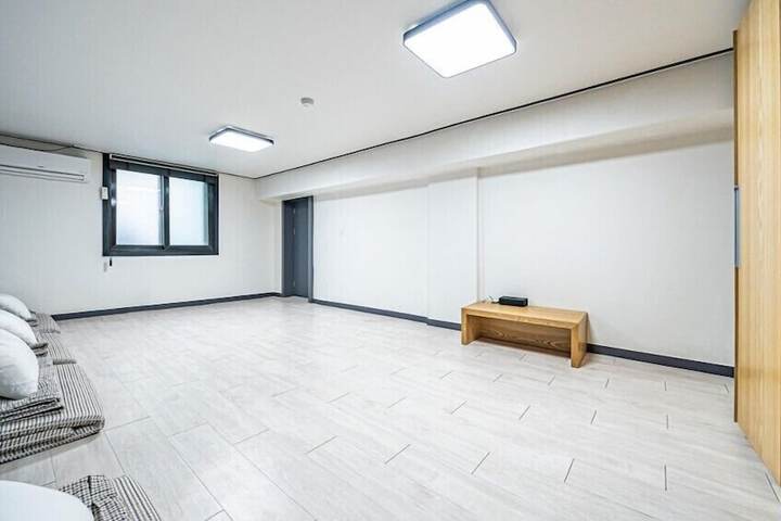 Room 43 of 65