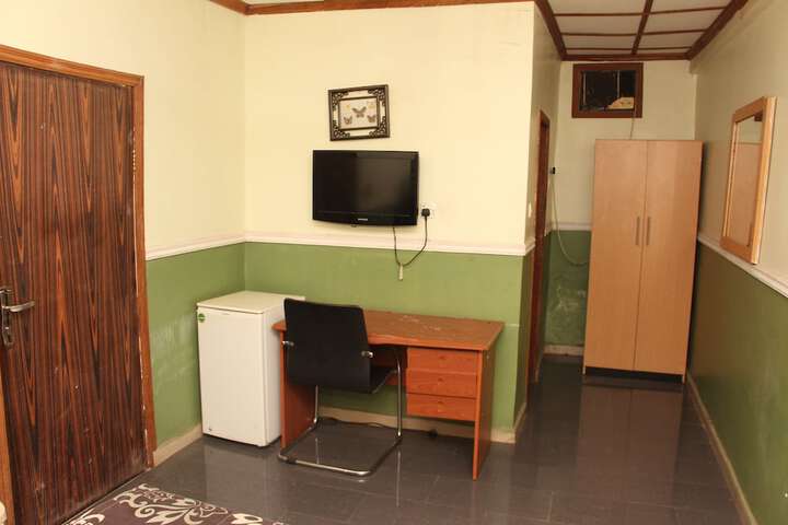 Room 6 of 13
