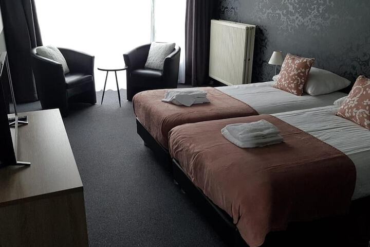 Room 10 of 49