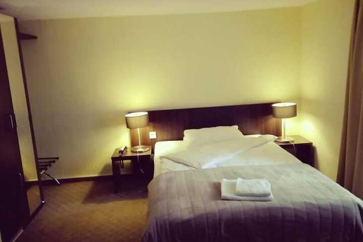 Room 9 of 46