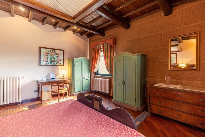 Room 51 of 80