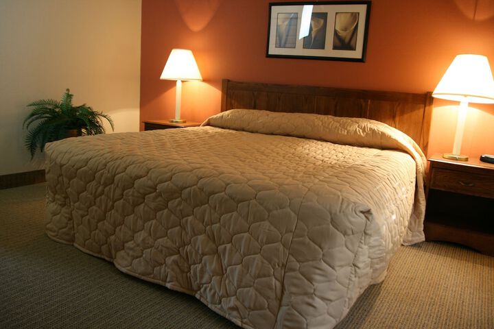 Suite Queen Bed (4 of 8)