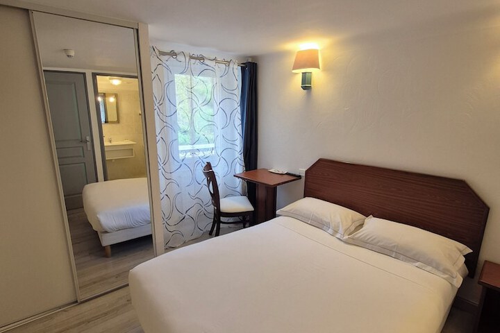 Room 19 of 83