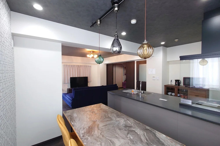 Room 4 of 16