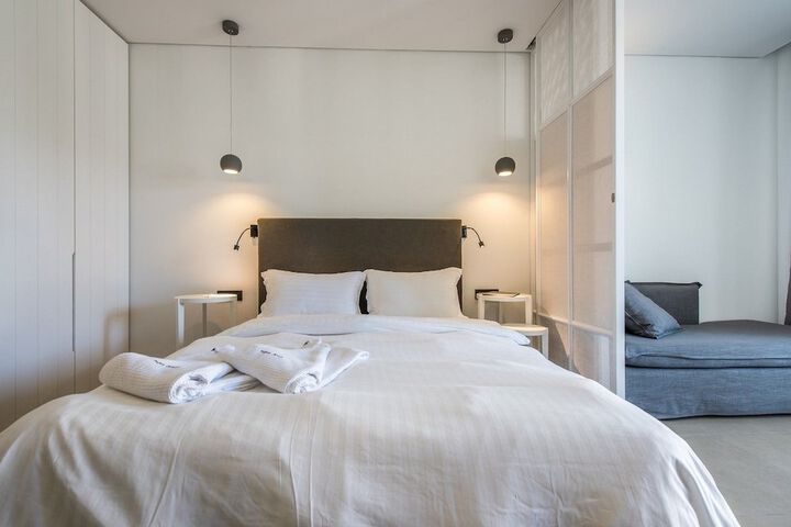 Room 4 of 50