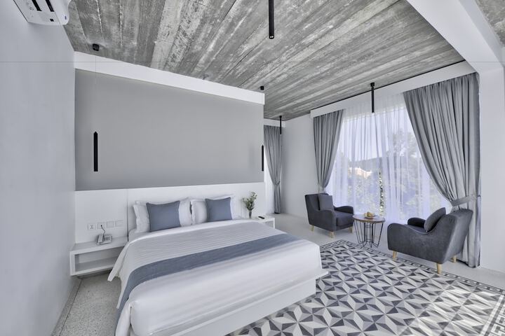 Room 6 of 44
