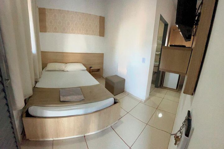 Room 6 of 13