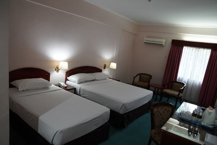 Room 7 of 48