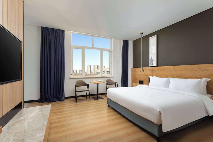 Room 7 of 14