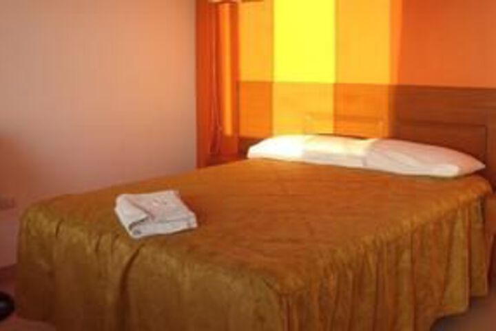Room 8 of 18