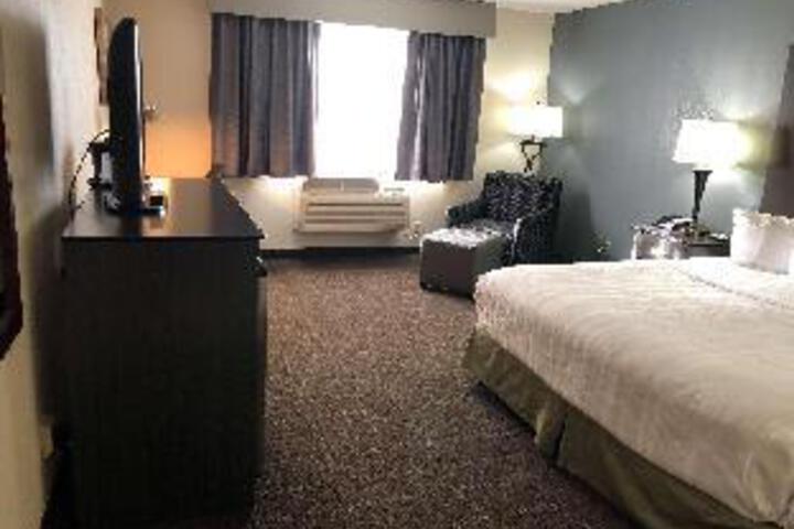 1 King Bed (1 of 8)