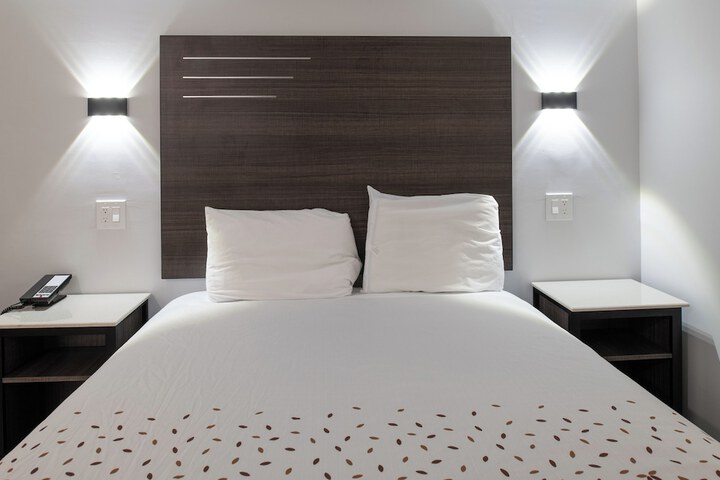 Room 11 of 25