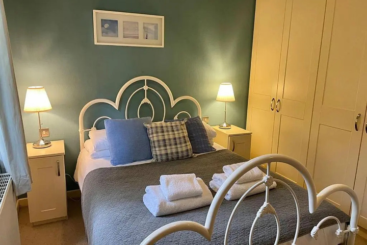 Room 5 of 15
