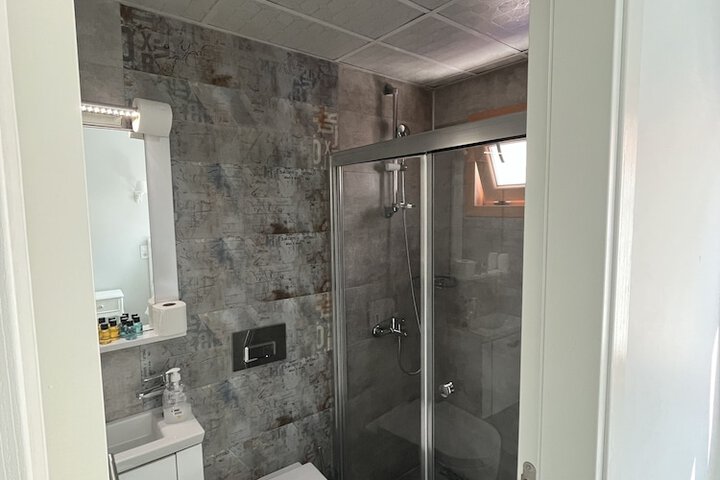 Room 14 of 18