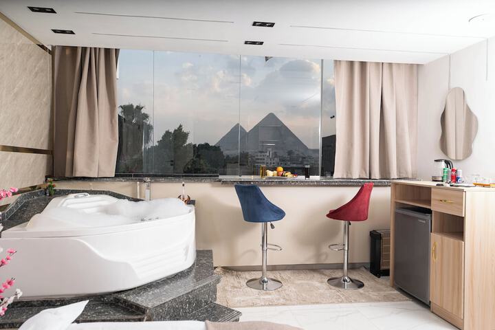 Room 32 of 47