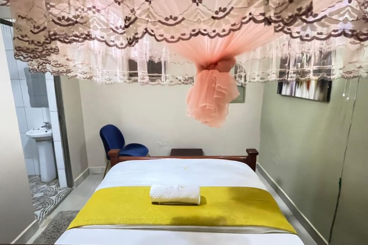 Room 9 of 25
