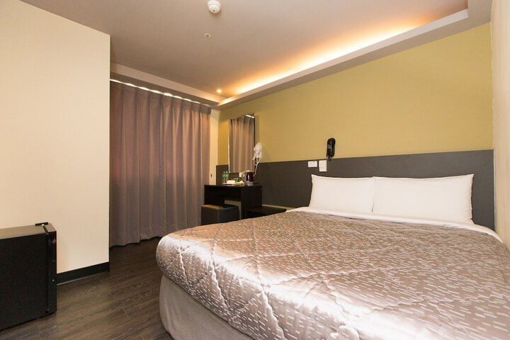 Room 11 of 29