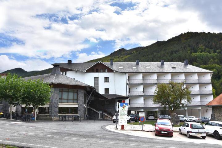 Hotel y Apartamentos SNO Isaba