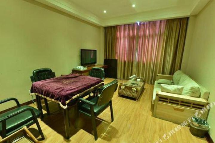 Qujing Youth Network Hotel