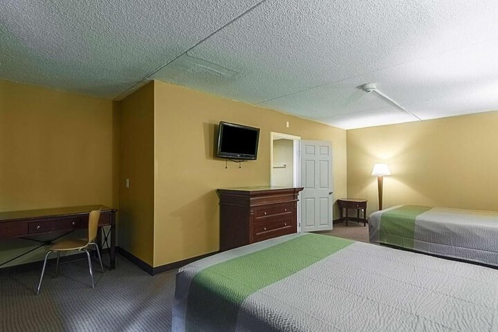 2 Double Beds (12 of 15)