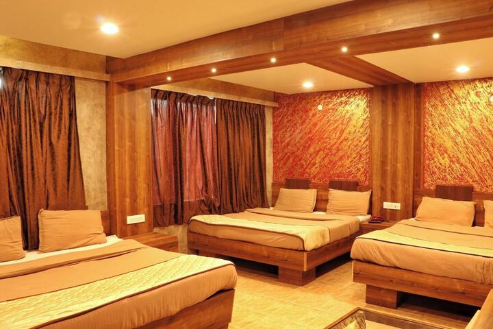 Room 4 of 12