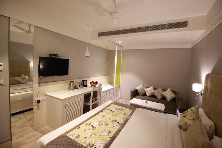 Room 13 of 51