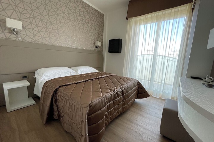 Room 28 of 99