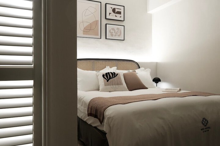 Room 9 of 26