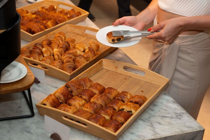 Breakfast/Coffee Service 100 of 146