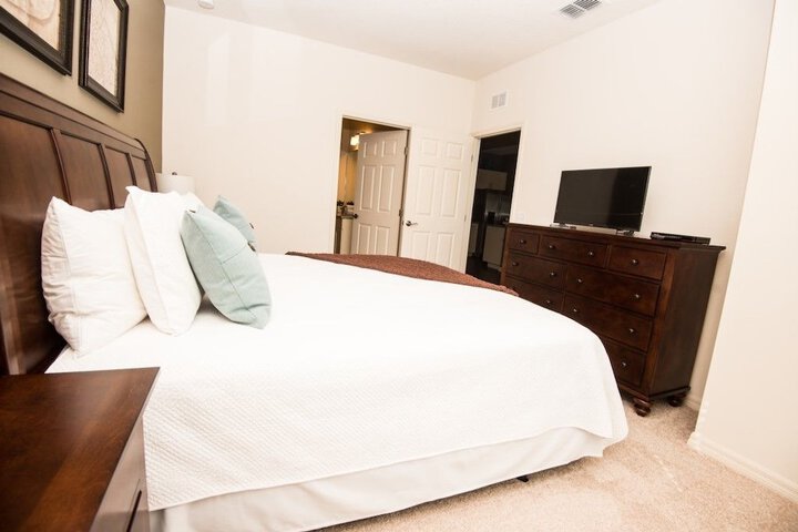 Room 4 of 24