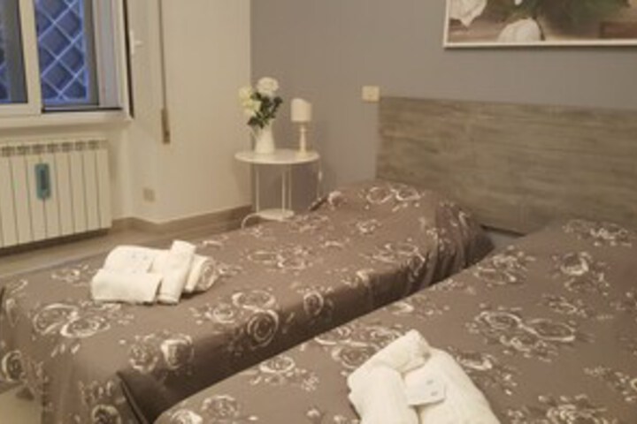 Room 10 of 25