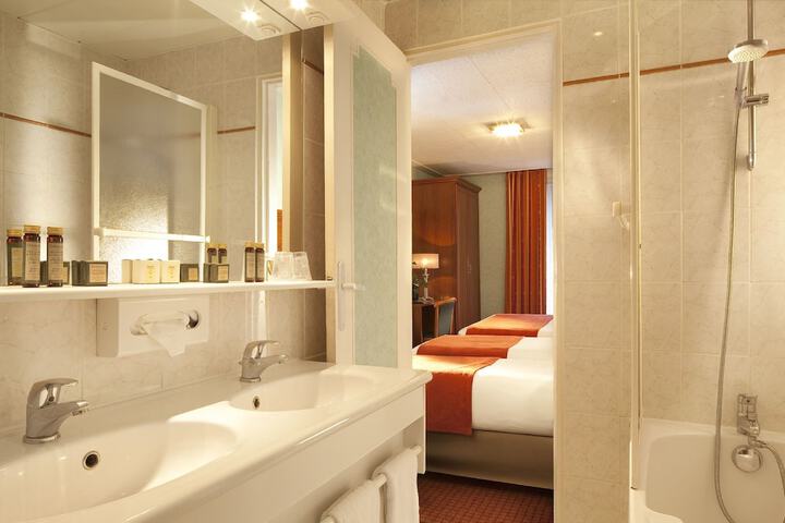 Room 18 of 46