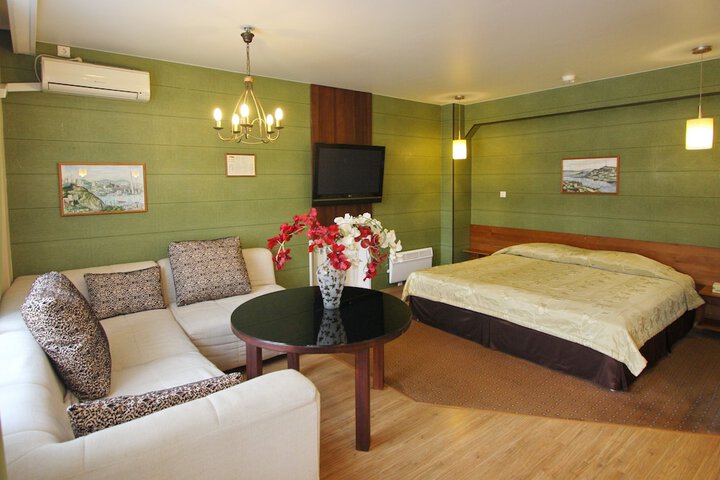 Room 25 of 82