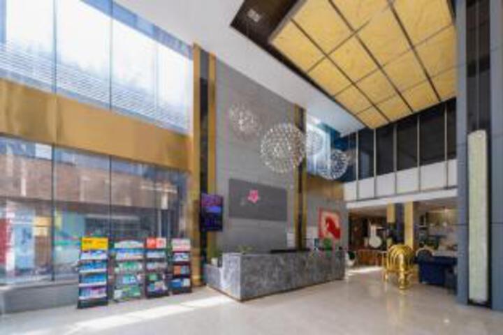 Taosi Art Hotel (Nanning Jinhu Square Metro Station)